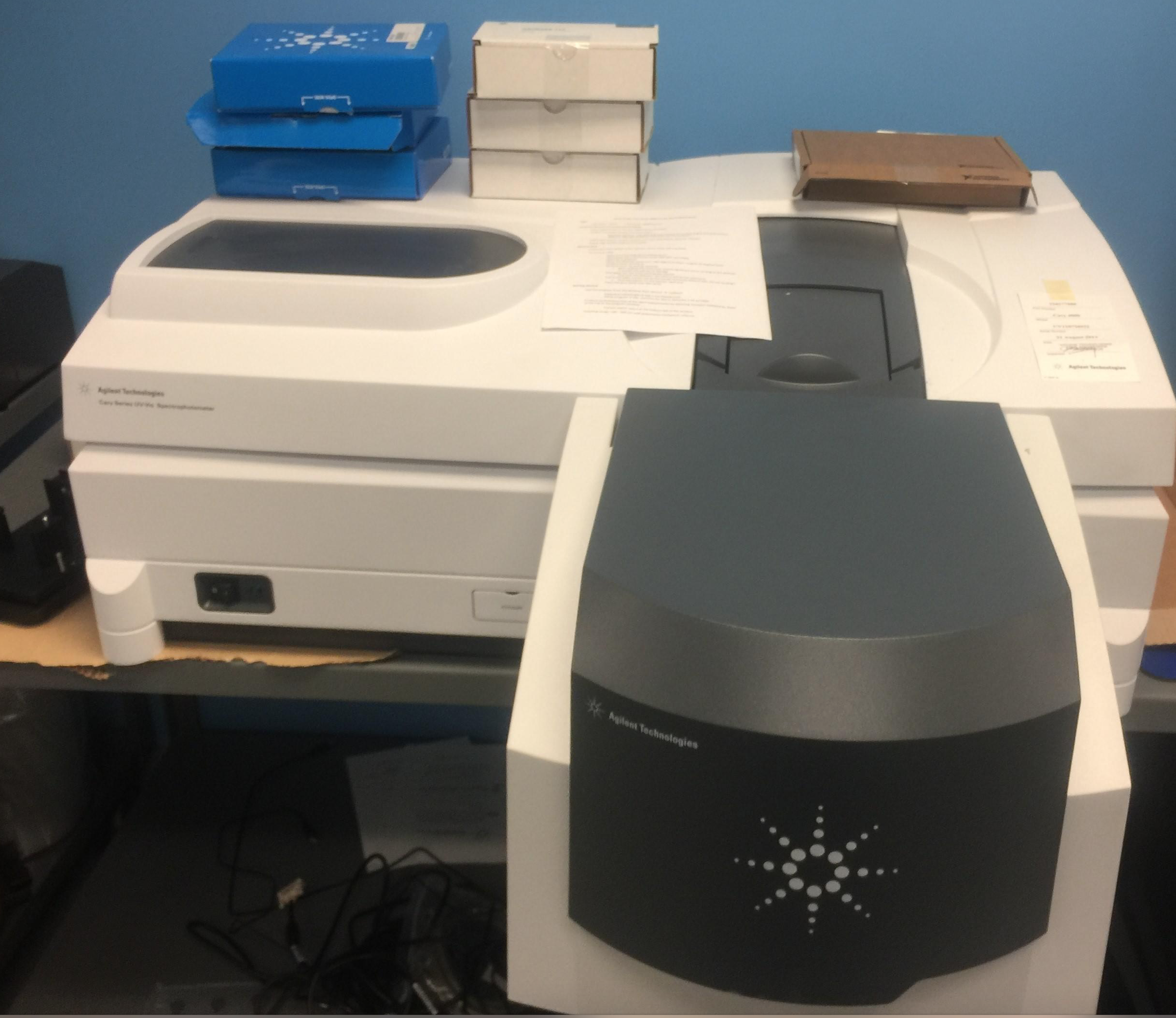 AGILENT CARY 4000 UV VIS with AGILENT CARY UMA ACCESSORY used