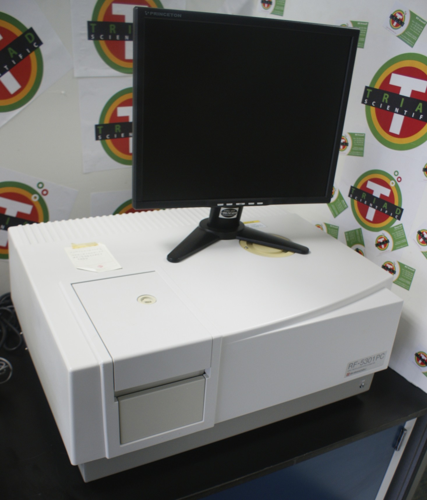 Triad Shimadzu RF5301PC Fluorescence Spectrofluorophotometer